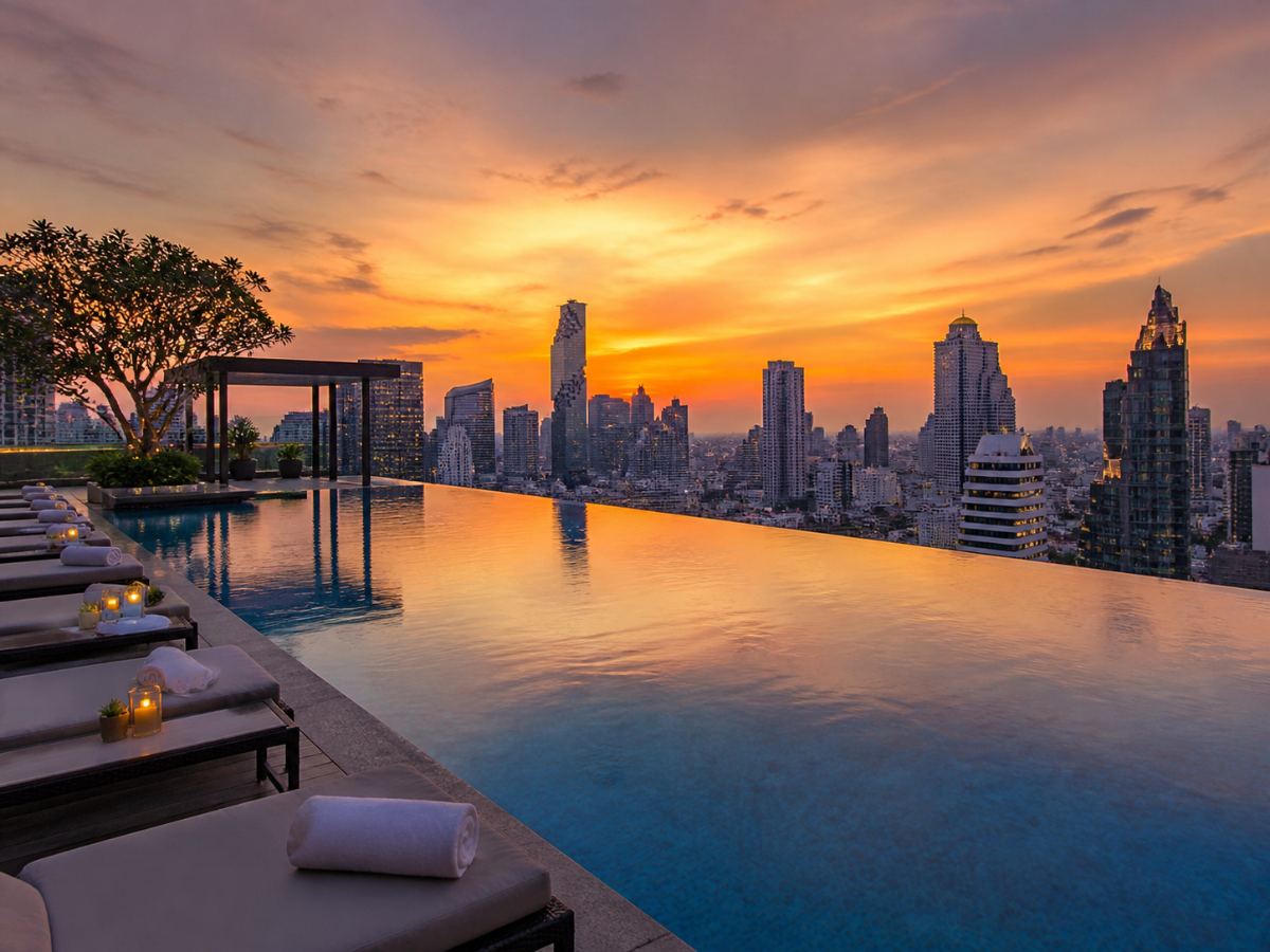 Tropical resort, infinity pool